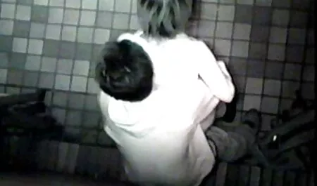 Frágil Blackie con coletas folla duro en el culo en el sofá a veteranas bien ricas cuadros