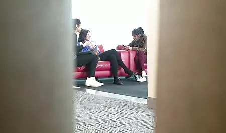 Amas de casa jóvenes que les gusta follar y llamar al fontanero mientras fijan las tuberías que la mujer videos xxx veteranos desnudó