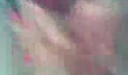 Madre enseña a las niñas a hacer yoga veteranas videos caseros desnuda, aceptada de mala gana y al final de la lengua regañada en su vagina