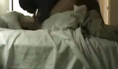 Un transeúnte de la calle videos xxx veteranos golpeando su culo en su polla dura, presionando sus labios durante el orgasmo