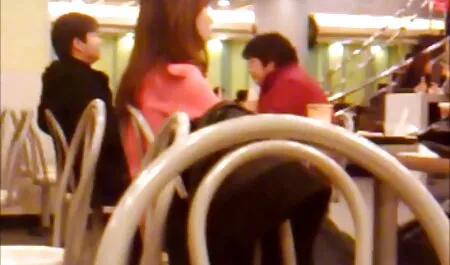 Abuelo atornillar videos de veteranas tetonas a la anciana en la roca, y nieta espiar a ellos y quitar el teléfono