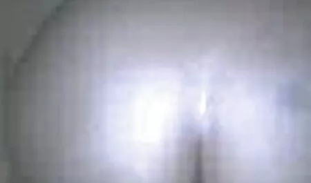 Puede insertar cuidadosamente el miembro en mi agujero, veteranos cojiendo no es de goma, sino un apretado y húmedo