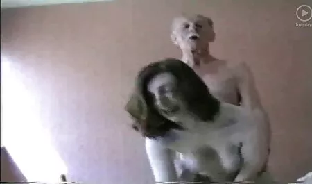 La mujer se sorprendió y gritó libremente, mientras que su izquierda con Elda sumergirse en veteranas bien calientes la vagina húmeda