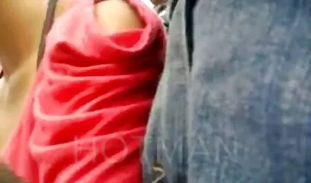 Chico a la esposa un masaje en su hija y ella le dijo que ella no va a subir en su vida, pero puede darle masajes y relajante y hermosa chica, deslizando su pecho sobre el pene de él, y se vuelve difícil videos sexo con veteranas y luego se folla a esta hermosa olvidar todos los problemas con una mujer joven