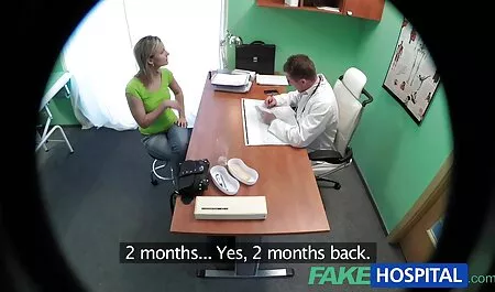 Una latina de culo grande invita a sus dos amigas con la chica, madura de grandes tetas las visita para complacerlas con sexo por el culo, no es en vano cuando desarrolló su culo con un tapón y ahora ver videos porno veteranas puede ser follada penetrando dos veces