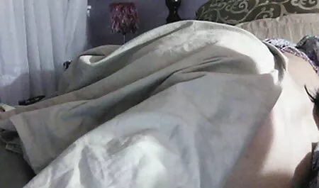 El hombre veteranas dormidas perdió entre dos bodas en el pueblo y trajo a casa borracho, a la mierda tanto la novia y el novio a la vez