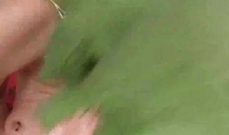 Cum en Dragon Tattoo, chica flaca, cuando se arrastra en videos de veteranas gratis los labios húmedos de su pareja con clítoris