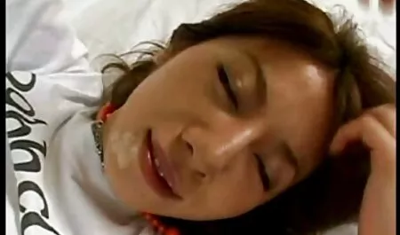 Mujer joven con grandes tetas en la sauna con pubis peludo posar para tomar fotos en la revista ucraniana videos de veteranas cogiendo