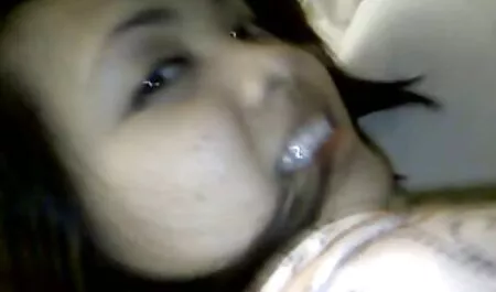 Pioneer Evelina con sus tetas fuera y de rodillas recibiendo una dosis de corrida en videos de veteranas gratis su boca después de una mamada