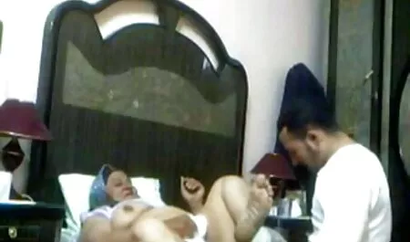 Ella vertió fresas en sus nalgas para darles un cojiendo con veteranas mejor sabor lamiéndolas
