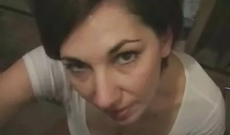 Sus estudiantes se masturban apasionadamente en clase y la maestra lo notó, pero ella no te persiguió, ella eres tú en clase y empiezas a sacudir tu polla frente a ella, por lo que no podía soportar ser descrita, ropa, chupando pollas grandes para chicos follando sexo casero veteranas caliente en el acto para hacerla