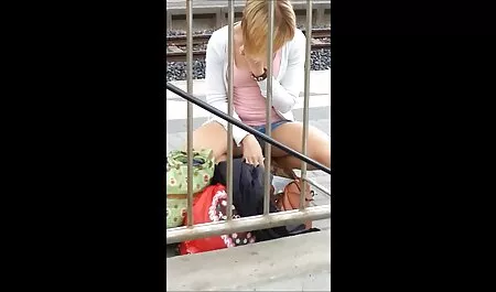 Una hermosa mujer practica el sueño de yoga del entrenador de ella y comenzó a tocar su coño a través de sus bragas, y un hombre justo allí para rasgar xnxx veterana su ropa y lubricar el ano de las niñas con aceite de la manera difícil con una polla gruesa